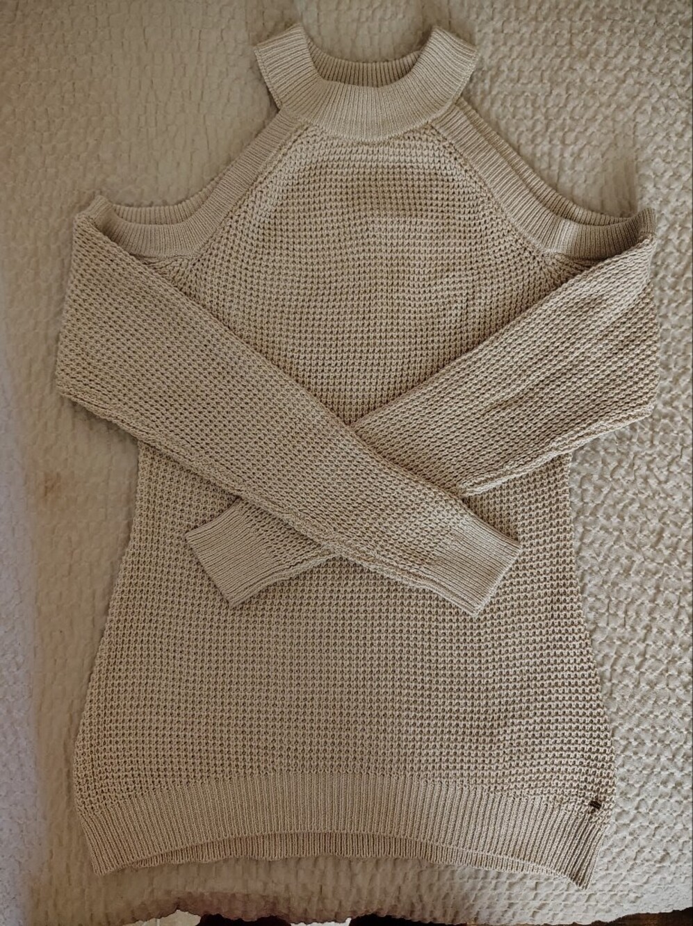 GUESS Los Angeles Beige Waffle Knit Cold Shoulder Mock Neck Sweater L